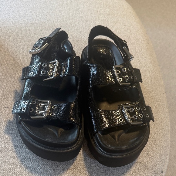Zara Glossy Black Sandals - Picture 1 of 9